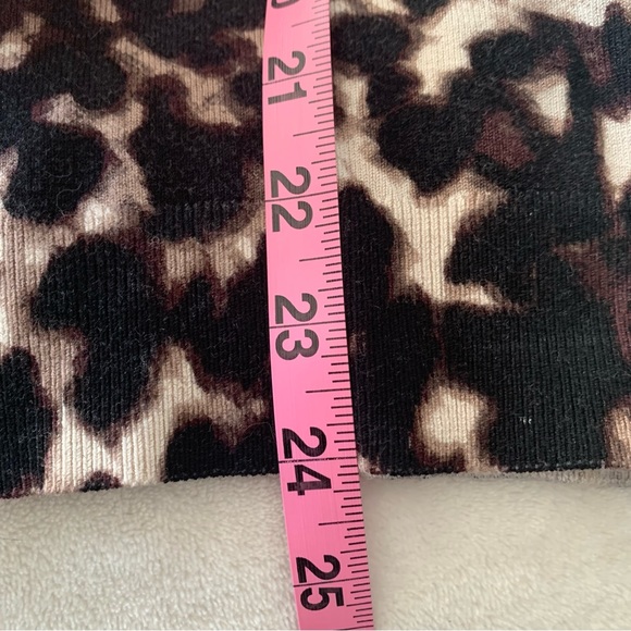 Le Chateau Cold Shoulder Leopard Print Sweater L - Picture 6 of 6